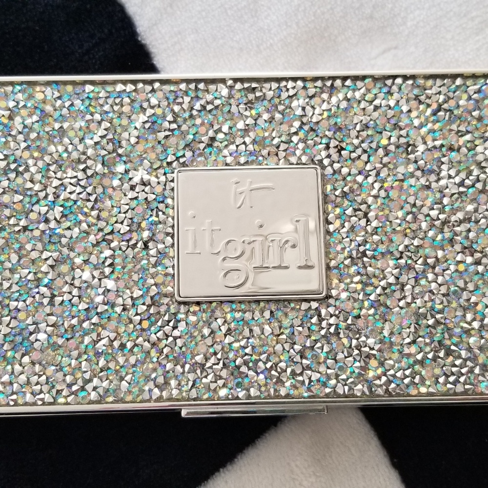 IT GIRL EYESHADOW PALETTE